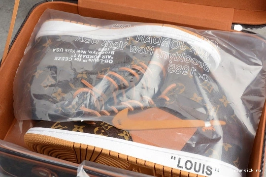 1 O-W AQ0818-158 CASE) AQ0818-158 -LouiV AIR (WITH JORDAN 0228